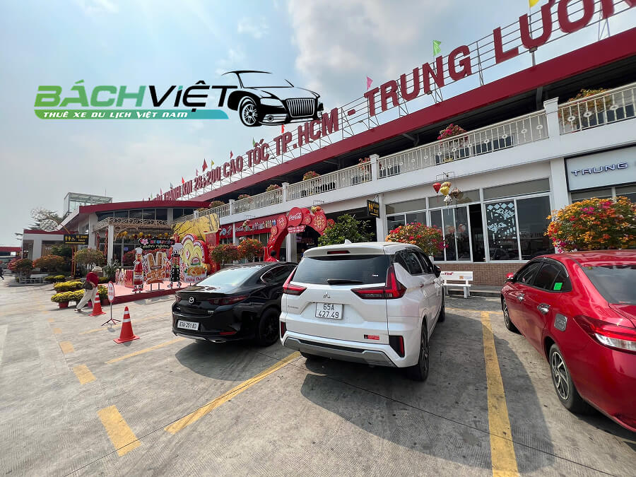 Book a Reliable and High-Quality Car Rental Service for Traveling to the Mekong Delta Provinces